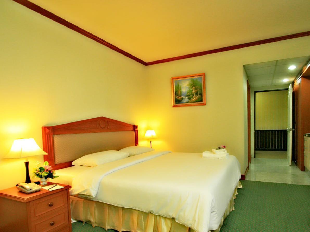 ไพน์เฮิสท์ กอล์ฟ คลับ แอนด์ โฮเทล Hotel ปทุมธานี ภายนอก รูปภาพ